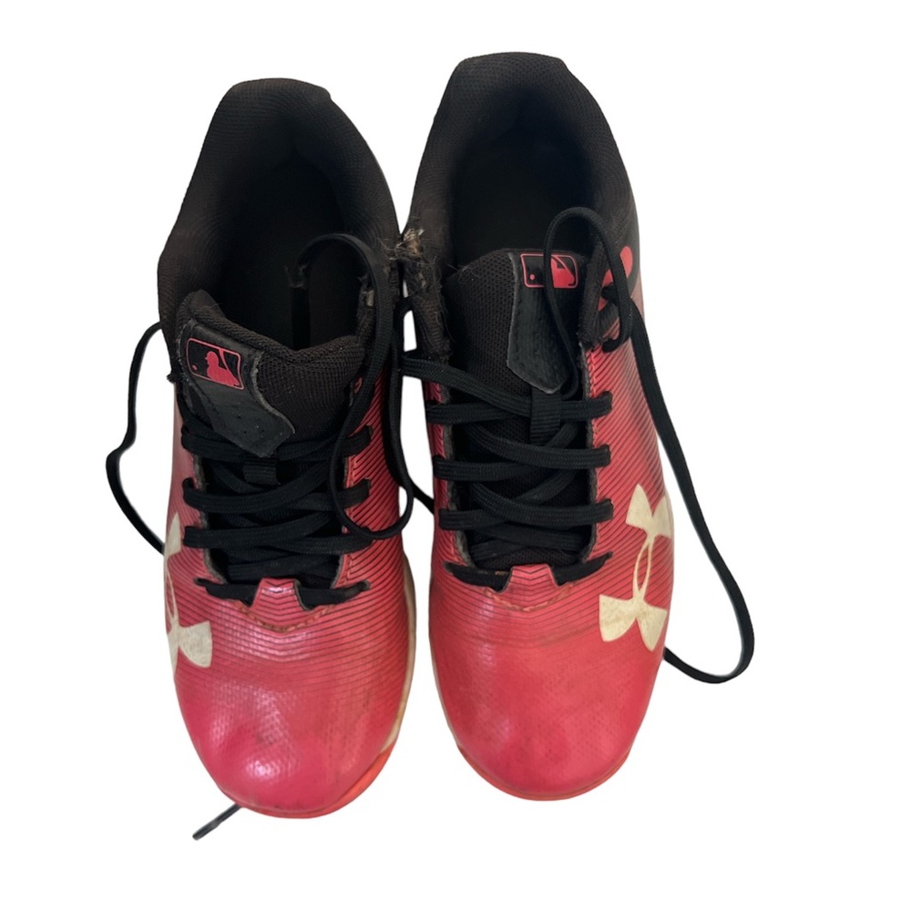 .Girls under armor softball cleats, sz 1
